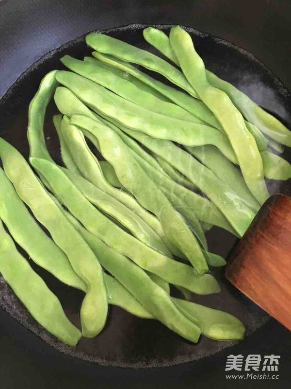 干煸<a href=/shicai/mimian/YunDou/index.html target=_blank><u>芸豆</u></a>的做法