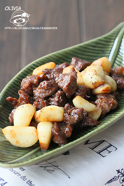 黑蒜子<a href=/shicai/rouqin/NiuRou/index.html target=_blank><u>牛肉</u></a>粒的做法