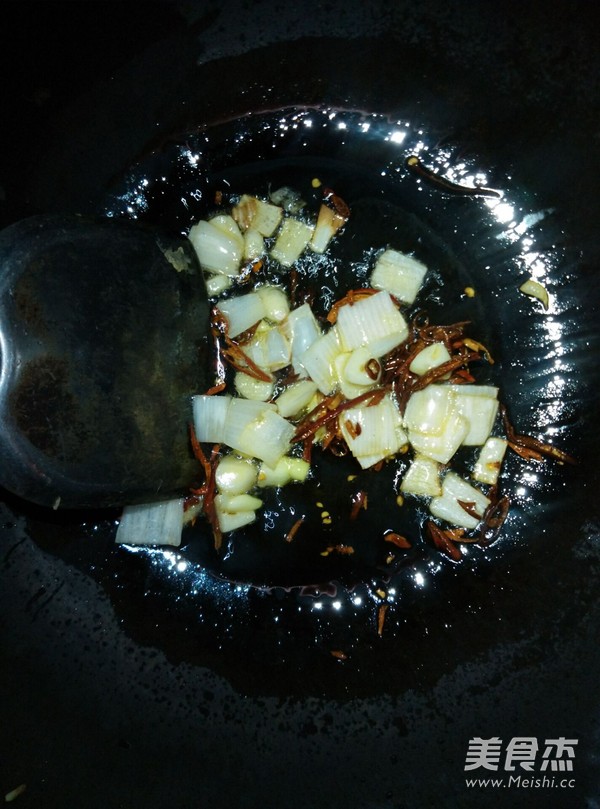 家常版炒<a href=/shicai/mimian/LvDou/index.html target=_blank><u>绿豆</u></a>芽的做法