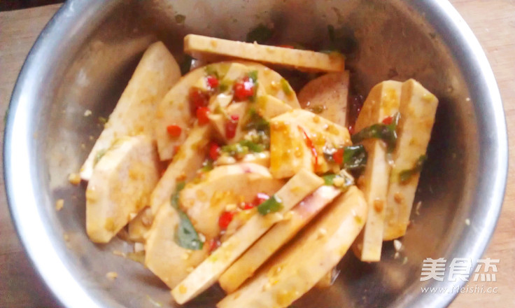 剁椒蒸<a href=/shicai/shucai/XiangYu/index.html target=_blank><u>香芋</u></a>的做法