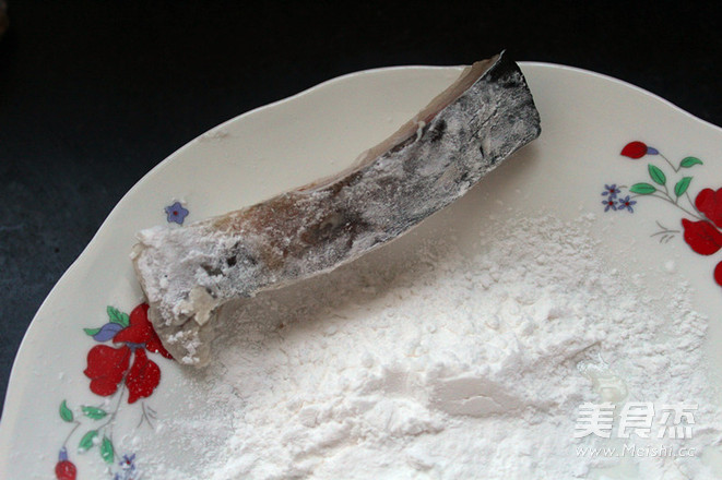 <a href=/shicai/guopin/ZhiMa/index.html target=_blank><u>芝麻</u></a>五香鱼块的做法