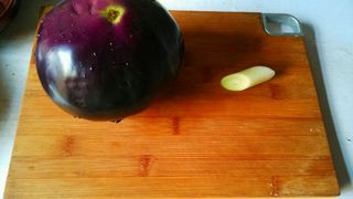 酱爆<a href=/shicai/shucai/QieZi/index.html target=_blank><u>茄子</u></a>