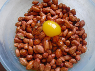 炸<a href=/shicai/guopin/HuaSheng/index.html target=_blank><u>花生</u></a>