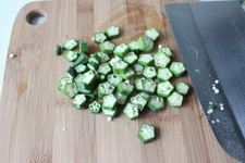 <a href=/shicai/shucai/QiuKui/index.html target=_blank><u>秋葵</u></a>蒸蛋步骤8