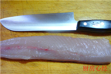 <a href=/shicai/shucai/JuHua/index.html target=_blank><u>菊花</u></a>鱼步骤4