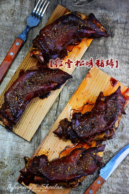 红雪松烤<a href=/shicai/rouqin/ZhuTi/index.html target=_blank><u>猪蹄</u></a>的做法