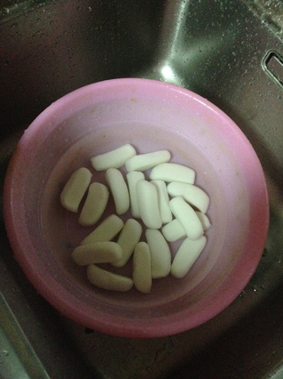 吮指<a href=/shicai/rouqin/PaiGu/index.html target=_blank><u>排骨</u></a><a href=/shicai/mimian/NianGao/index.html target=_blank><u>年糕</u></a>