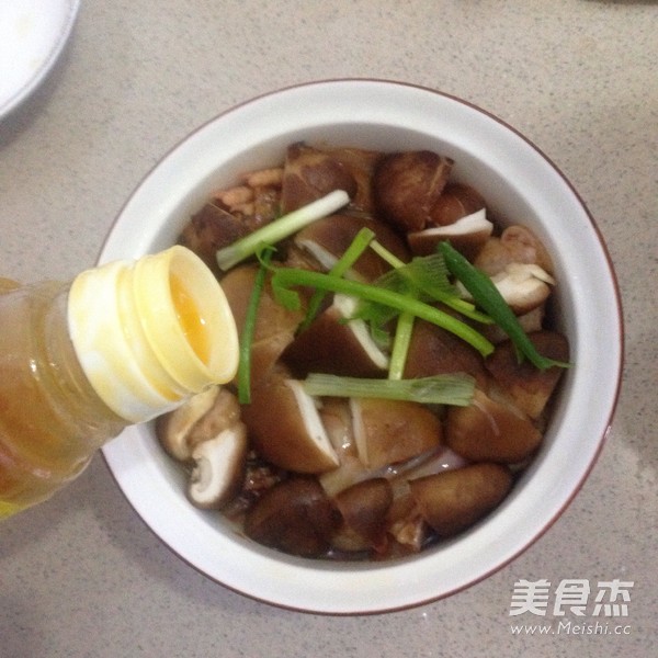 <a href=/shicai/shucai/DongGu/index.html target=_blank><u>冬菇</u></a>蒸鸡的做法