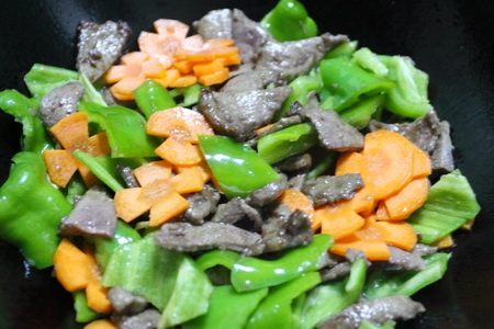 <a href=/shicai/shucai/QingJiao/index.html target=_blank><u>青椒</u></a>炒<a href=/shicai/rouqin/ZhuGan/index.html target=_blank><u>猪肝</u></a>步骤5