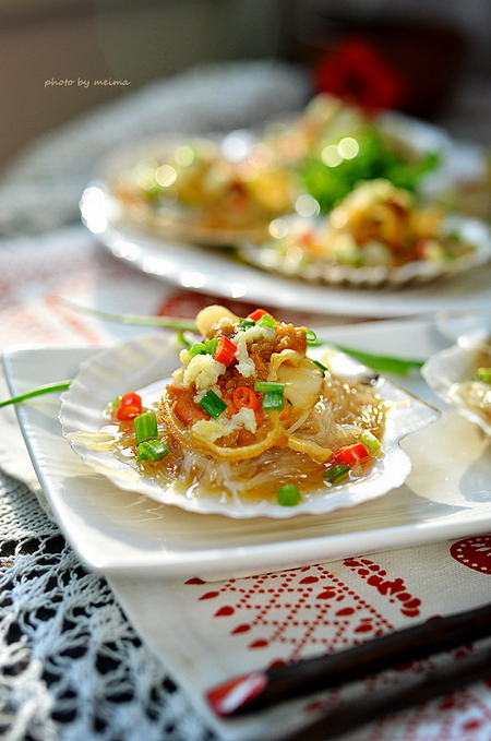 蒜蓉<a href=/shicai/mimian/FenSi/index.html target=_blank><u>粉丝</u></a>蒸<a href=/shicai/shuichanpin/ShanBei/index.html target=_blank><u>扇贝</u></a>