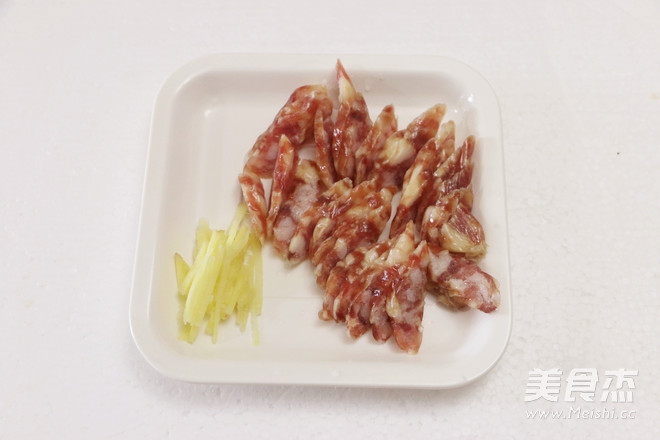广式腊肠煲仔饭的做法