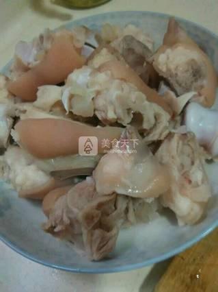 老干妈烧<a href=/shicai/rouqin/ZhuJiao/index.html target=_blank><u>猪脚</u></a>