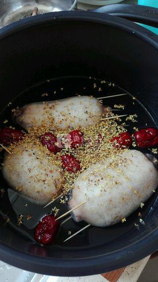 <a href=/shicai/shucai/GuiHua/index.html target=_blank><u>桂花</u></a>红<a href=/shicai/guopin/Zao/index.html target=_blank><u>枣</u></a>莲<a href=/shicai/shucai/Ou/index.html target=_blank><u>藕</u></a>