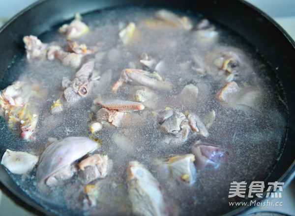 #苏泊尔#<a href=/shicai/guopin/LiZi/index.html target=_blank><u>栗子</u></a>炖笨鸡的做法