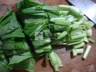 油<a href=/shicai/mimian/DouFu/index.html target=_blank><u>豆腐</u></a><a href=/shicai/shucai/MoGu/index.html target=_blank><u>蘑菇</u></a>炒菜芯