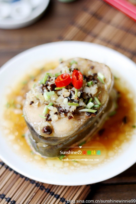 <a href=/shicai/diaoweipin/DouChi/index.html target=_blank><u>豆豉</u></a>蒸<a href=/shicai/shuichanpin/NianYu/index.html target=_blank><u>鲶鱼</u></a>的做法