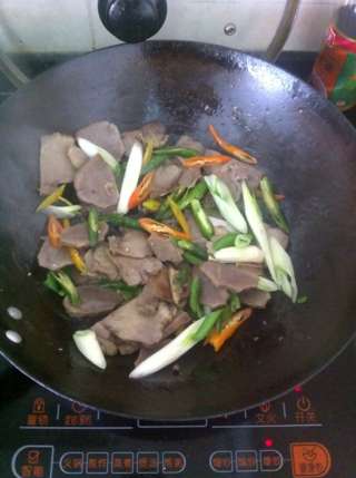 黑椒<a href=/shicai/rouqin/NiuRou/index.html target=_blank><u>牛肉</u></a>