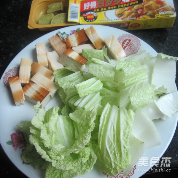<a href=/shicai/mimian/XiangGan/index.html target=_blank><u>香干</u></a>咖喱<a href=/shicai/shucai/BaiCai/index.html target=_blank><u>白菜</u></a>的做法