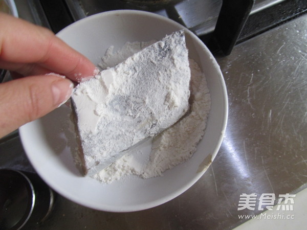 剁椒<a href=/shicai/shucai/YuTou/index.html target=_blank><u>芋头</u></a>烧<a href=/shicai/shuichanpin/DaiYu/index.html target=_blank><u>带鱼</u></a>的做法