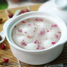 <a href=/shicai/shucai/MeiGuiHua/index.html target=_blank><u>玫瑰花</u></a>酒酿窝蛋的做法