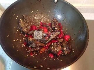 香辣干锅<a href=/shicai/rouqin/TuTou/index.html target=_blank><u>兔头</u></a>