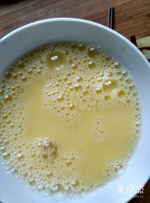 <a href=/shicai/shucai/MoGu/index.html target=_blank><u>蘑菇</u></a>炒蛋的做法