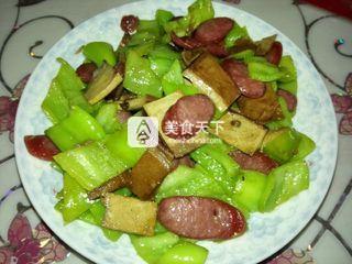 <a href=/shicai/rouqin/XiangChang/index.html target=_blank><u>香肠</u></a>茶干炒尖椒