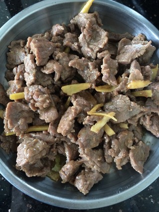 爆炒<a href=/shicai/rouqin/NiuRou/index.html target=_blank><u>牛肉</u></a>