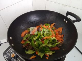 爆炒<a href=/shicai/rouqin/YangXin/index.html target=_blank><u>羊心</u></a>