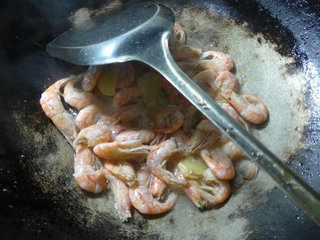 <a href=/shicai/shucai/JiaoBai/index.html target=_blank><u>茭白</u></a>炒籽虾