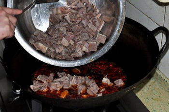 金笋火锅牦<a href=/shicai/rouqin/NiuNan/index.html target=_blank><u>牛腩</u></a>步骤9