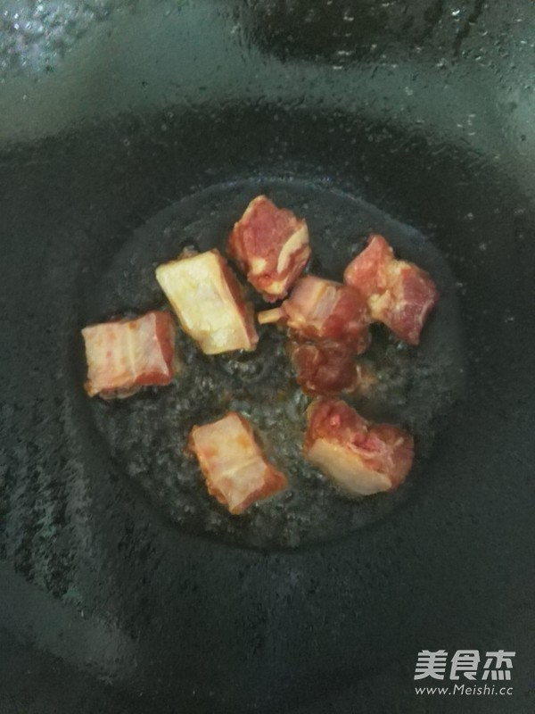 炸<a href=/shicai/rouqin/PaiGu/index.html target=_blank><u>排骨</u></a>的做法