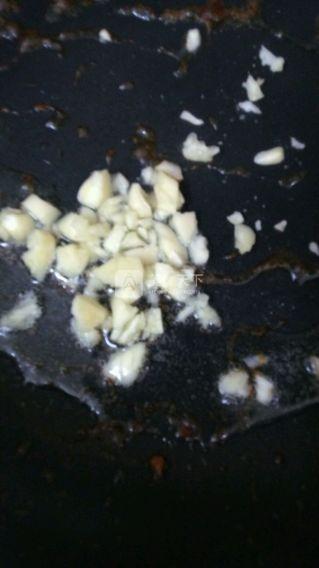 <a href=/shicai/mimian/GanSun/index.html target=_blank><u>干笋</u></a><a href=/shicai/shucai/MuEr/index.html target=_blank><u>木耳</u></a>焖<a href=/shicai/rouqin/WuHuaRou/index.html target=_blank><u>五花肉</u></a>