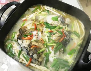 <a href=/shicai/shuichanpin/YuYuTou/index.html target=_blank><u>鱼头</u></a>浓汤火锅