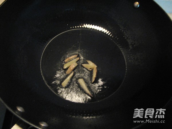 #感恩节#红烧<a href=/shicai/rouqin/JiChi/index.html target=_blank><u>鸡翅</u></a>薯笋条的做法