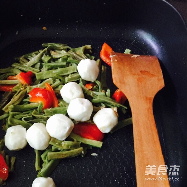 <a href=/shicai/shucai/GongCai/index.html target=_blank><u>贡菜</u></a>鱼蛋的做法