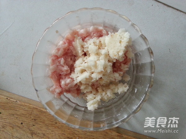 炸<a href=/shicai/shucai/FoShou/index.html target=_blank><u>佛手</u></a>的做法