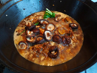 <a href=/shicai/shucai/XiangGu/index.html target=_blank><u>香菇</u></a>炒鸡的做法步骤:10