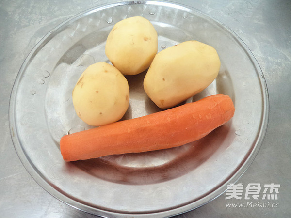 咖喱<a href=/shicai/rouqin/NiuRou/index.html target=_blank><u>牛肉</u></a>丸的做法