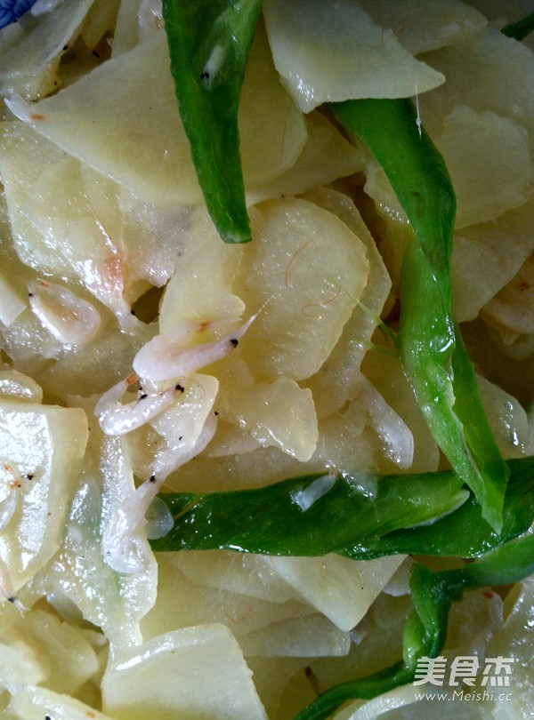 香辣<a href=/shicai/shucai/TuDou/index.html target=_blank><u>土豆</u></a>片的做法
