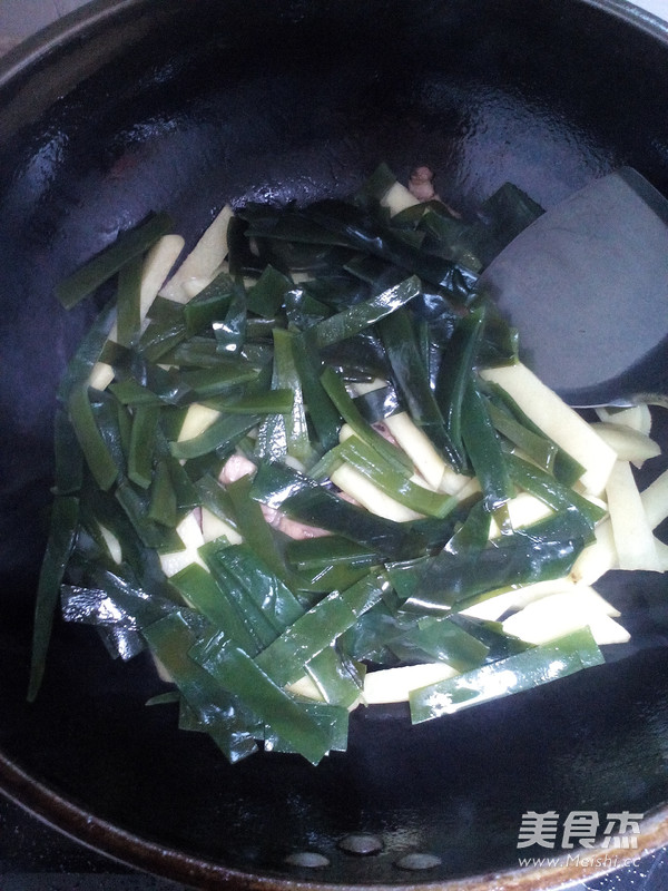 <a href=/shicai/shuichanpin/HaiDai/index.html target=_blank><u>海带</u></a><a href=/shicai/shucai/TuDou/index.html target=_blank><u>土豆</u></a>条的做法