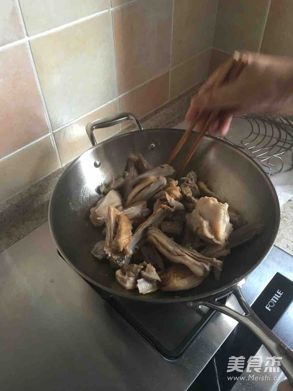 闷<a href=/shicai/rouqin/YangPai/index.html target=_blank><u>羊排</u></a>的做法