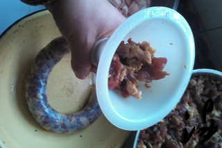 自制<a href=/shicai/rouqin/ZhuRou/index.html target=_blank><u>猪肉</u></a><a href=/shicai/rouqin/XiangChang/index.html target=_blank><u>香肠</u></a>