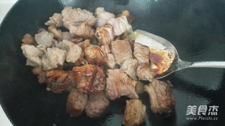 <a href=/shicai/rouqin/NiuRou/index.html target=_blank><u>牛肉</u></a>炖<a href=/shicai/shucai/LuoBo/index.html target=_blank><u>萝卜</u></a>的做法