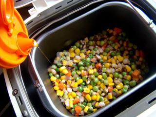 <a href=/shicai/mimian/MianBao/index.html target=_blank><u>面包</u></a>机版石锅饭