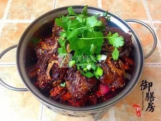 香辣干锅<a href=/shicai/rouqin/TuTou/index.html target=_blank><u>兔头</u></a>