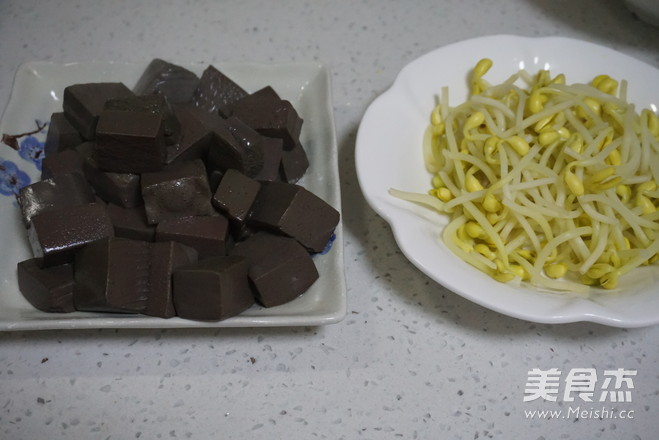 营养的时蔬炒鸭<a href=/shicai/rouqin/Xue/index.html target=_blank><u>血</u></a>的做法