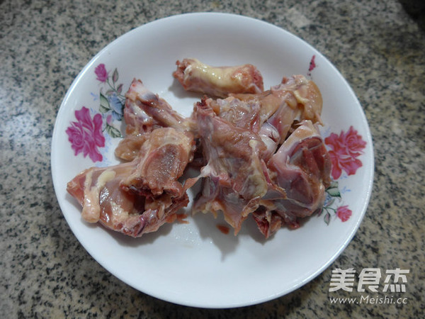 油炸<a href=/shicai/rouqin/JiGuJia/index.html target=_blank><u>鸡骨架</u></a>的做法