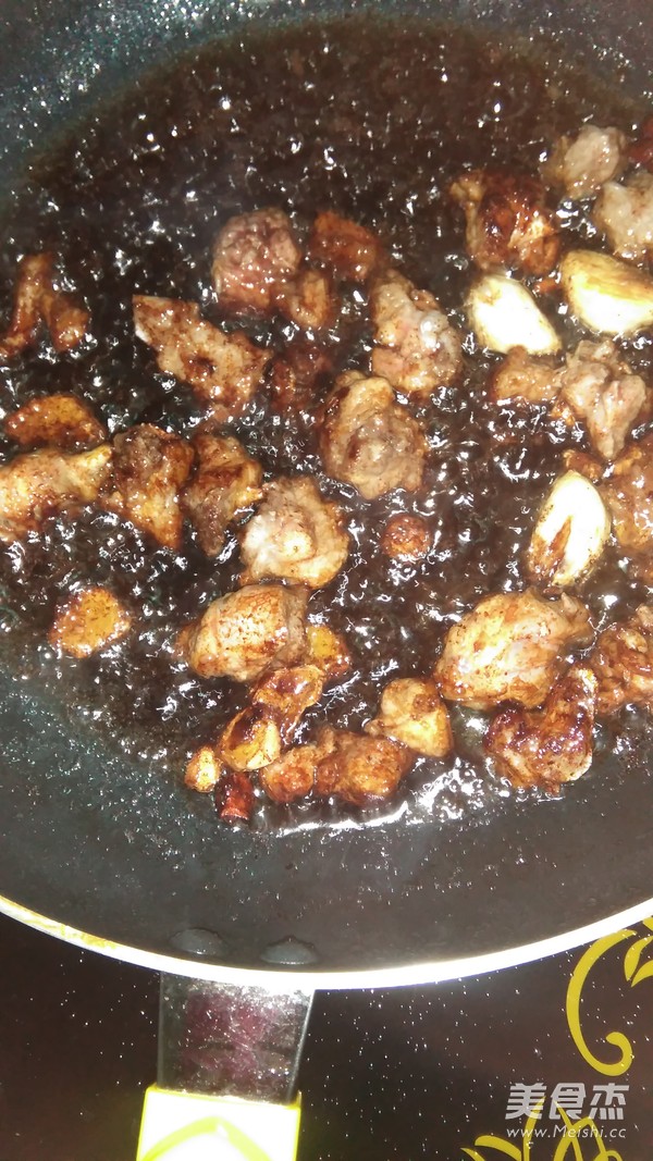 豆棍红烧<a href=/shicai/rouqin/YaZi/index.html target=_blank><u>鸭子</u></a>的做法