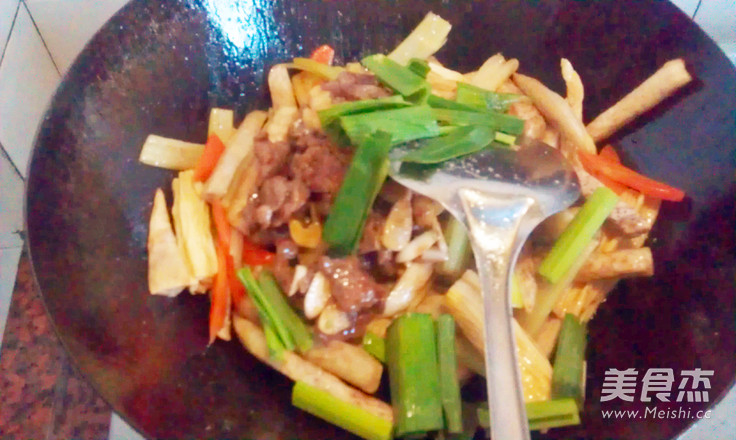 <a href=/shicai/shucai/XiangYu/index.html target=_blank><u>香芋</u></a>烧<a href=/shicai/rouqin/NiuRou/index.html target=_blank><u>牛肉</u></a>的做法